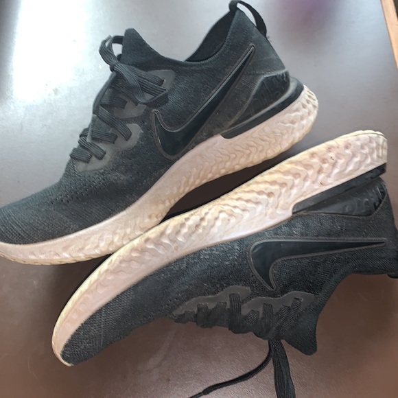 Nike shoes - Picture 2 of 5